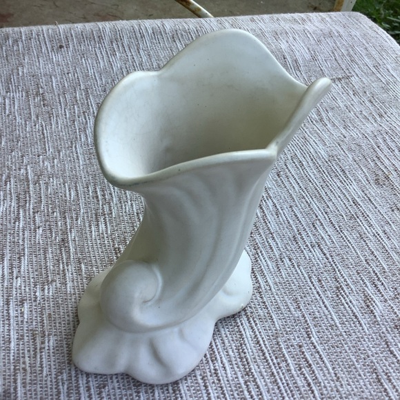 Vintage Set 3 White Weller Cornucopia Vases Vintage Pottery - Picture 9 of 10